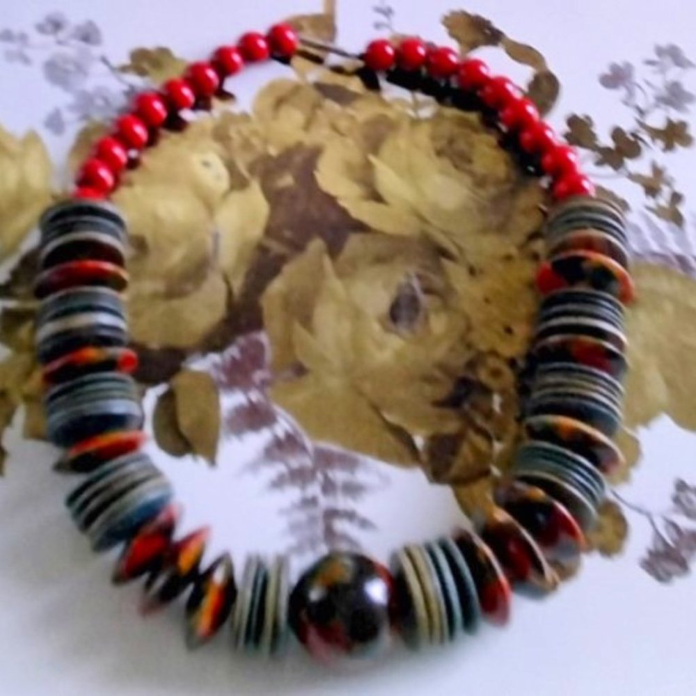 VINTAGE RED & MULTI BEAD NECKLACE